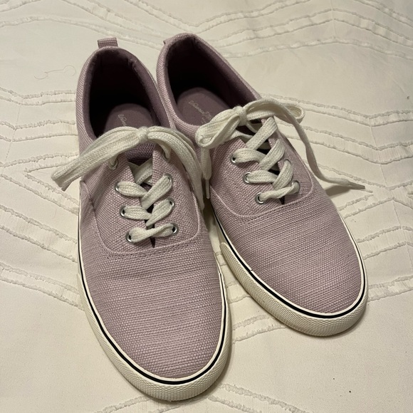 **UNIVERSAL THREAD** purple sneakers Sz: 8 - Picture 2 of 5